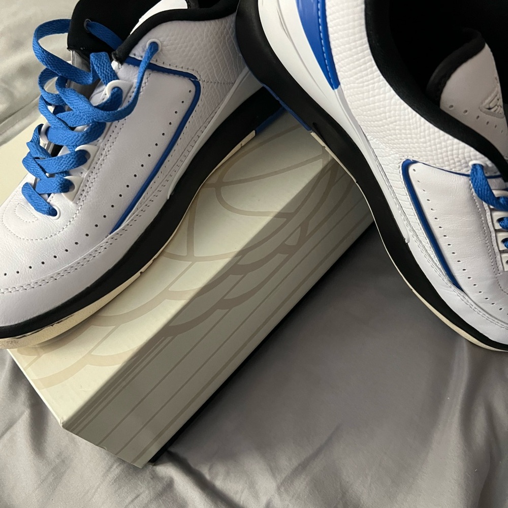 Air Jordan 2 Retro   Men’s 9 - women’s 10.5